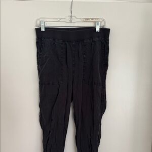 Faherty Women’s Faded Black Joggers